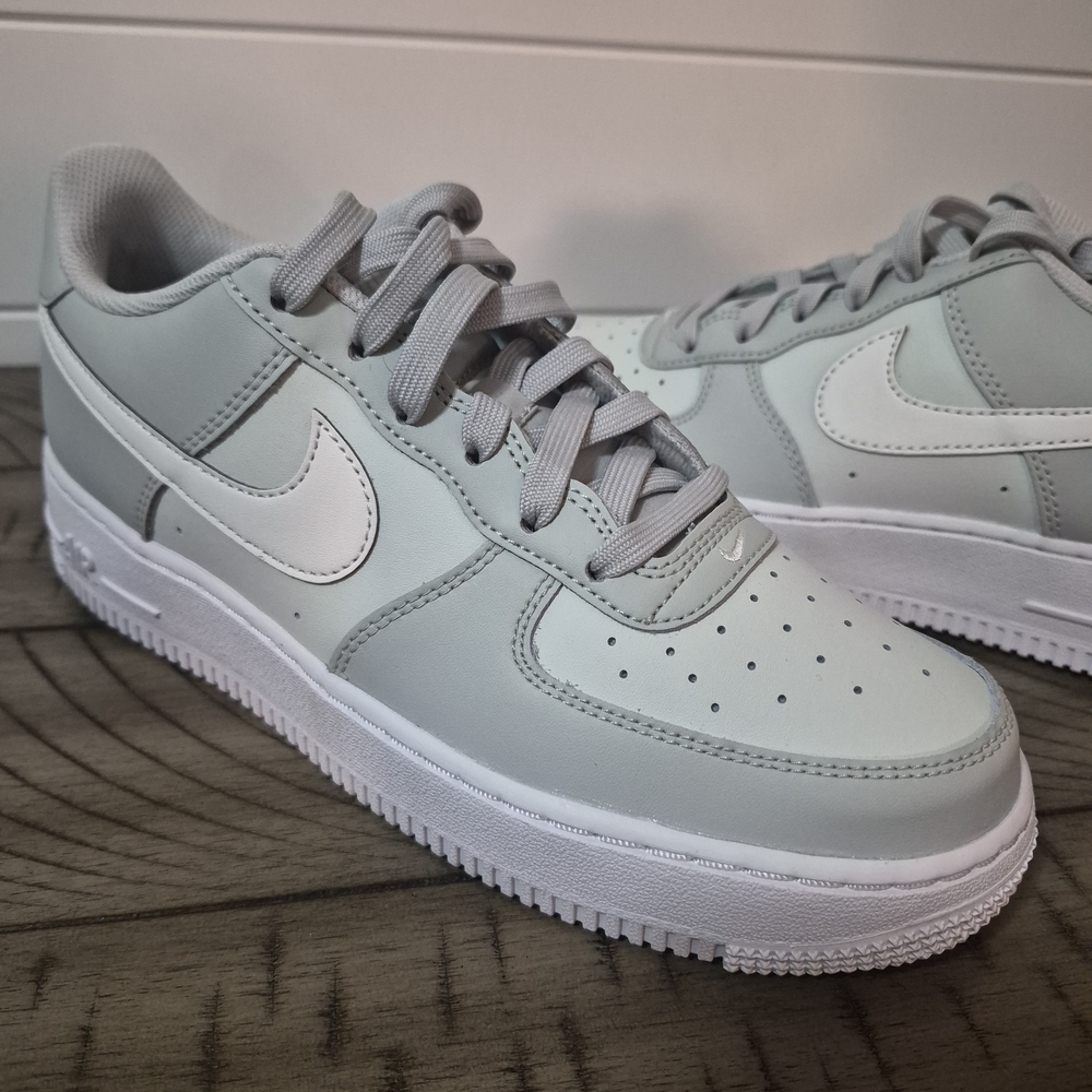 Nike Men’s Low-Top Sneakers in Light Gray and White